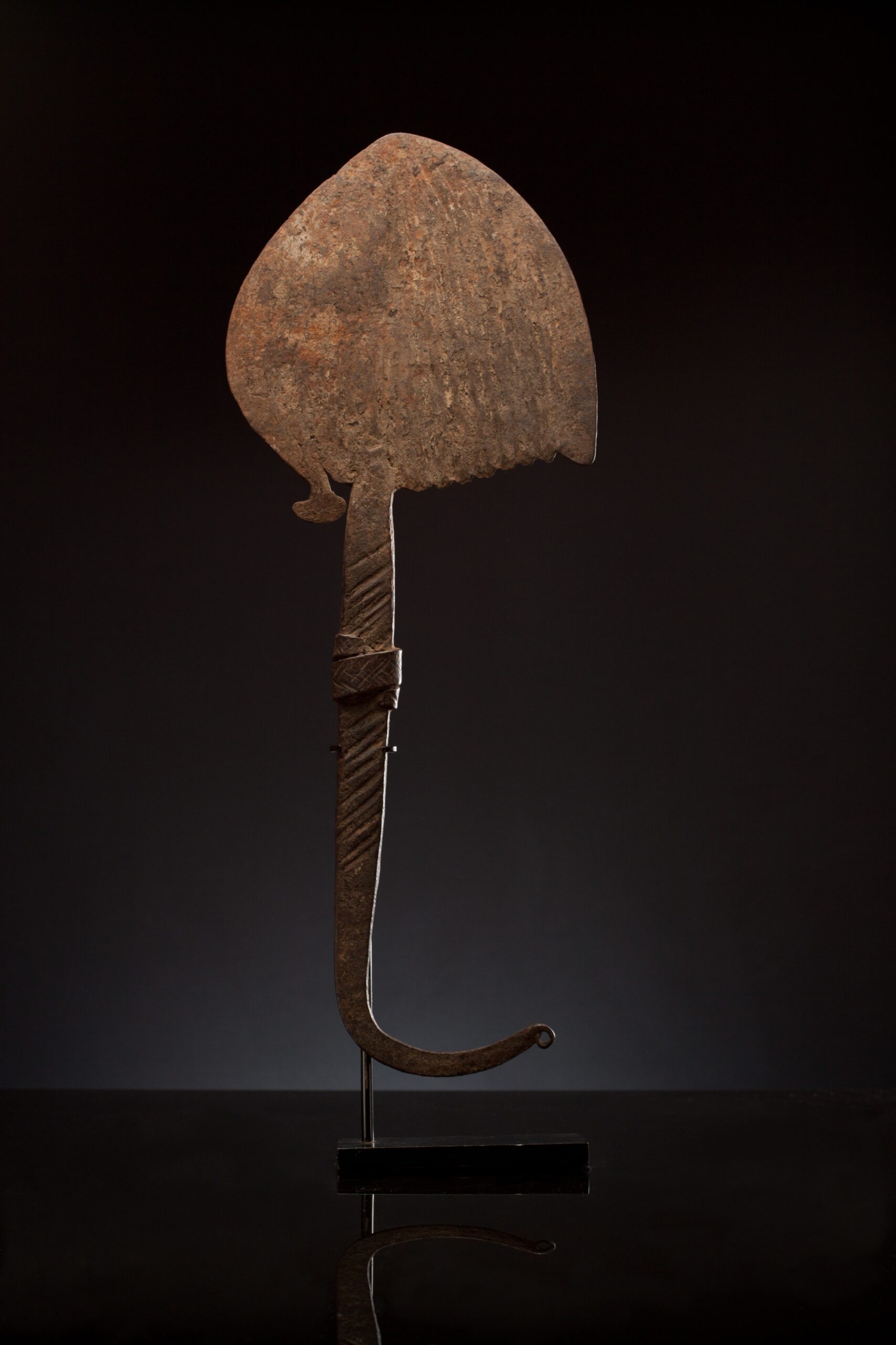 Iron-currency, Nigeria/Cameroon. Original name: Bandaka. According to Ballarini this piece of currency of forged iron resembles a stylized profile of a person: nose, a ponytail tied up in a bun behind the neck, a stylized body which ends in an umbrella handle which is finished off with some ringlets (ANS 2013.17.4, previously of Alan Helms’ collection.)