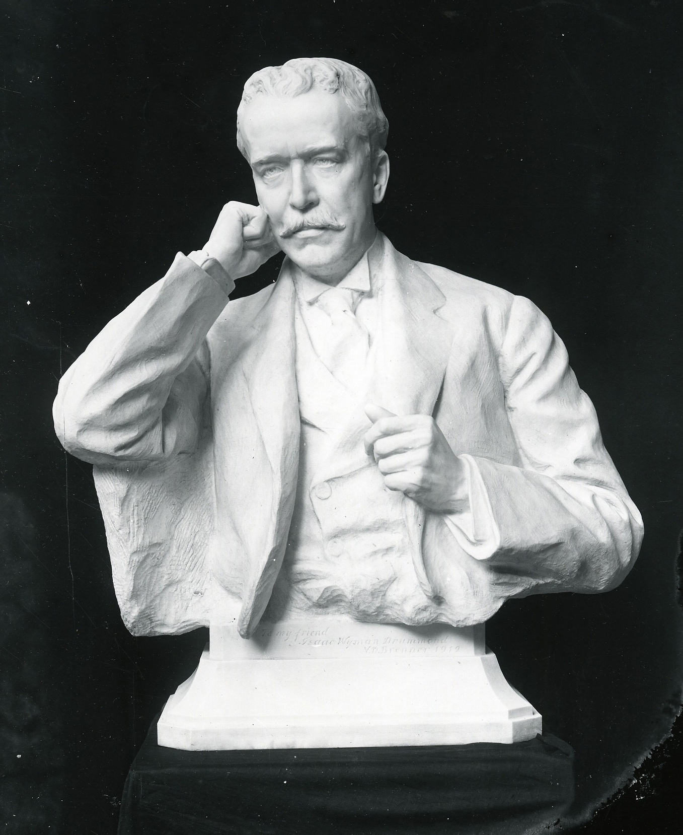 Hahlo-148, Dr. I.W. Drummond bust