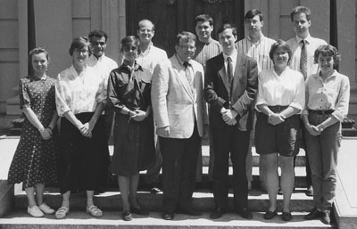 Group picture of Summer Seminar Students 1990